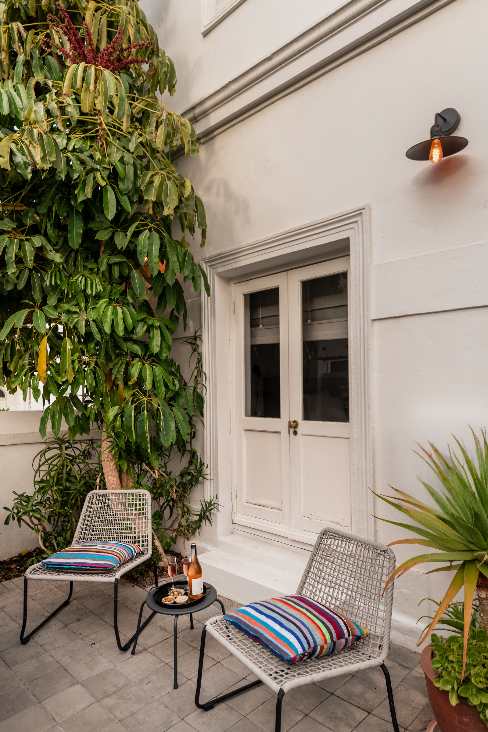 Roomy room at iGadi House — view 5