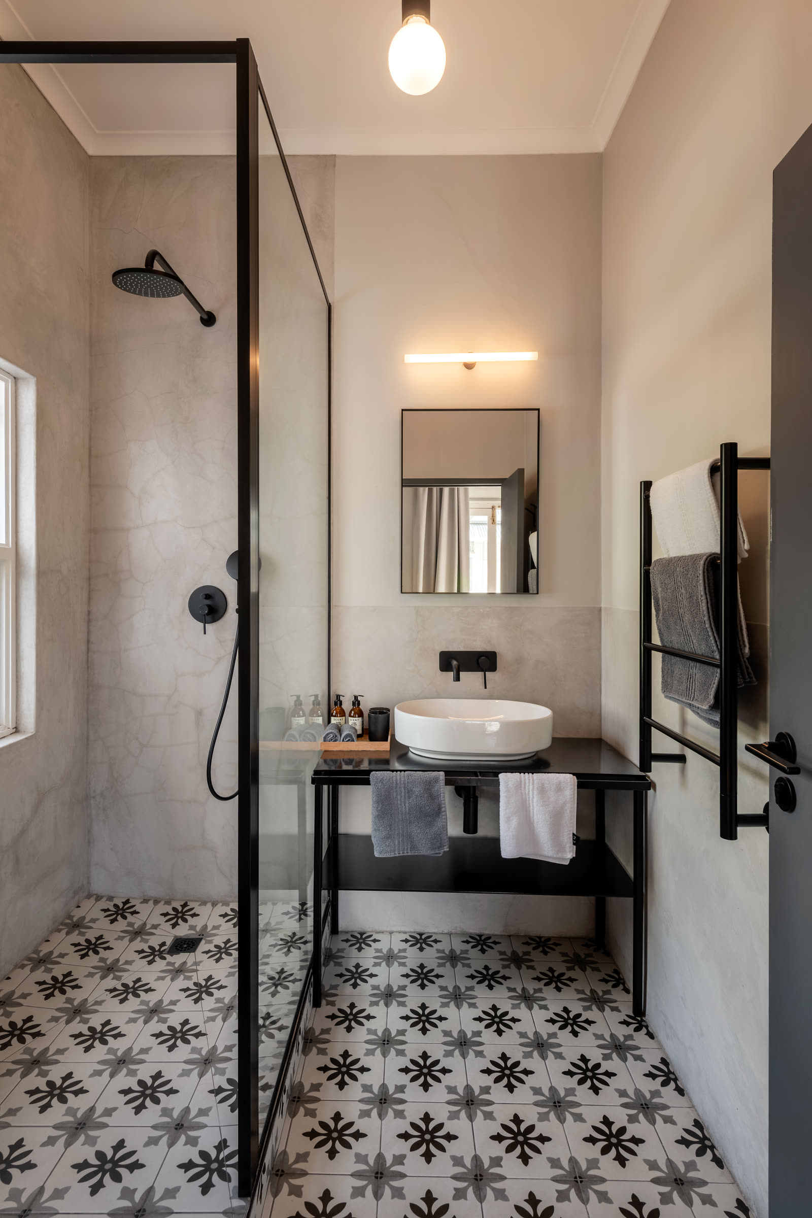 Cosy + room at iGadi House — view 2