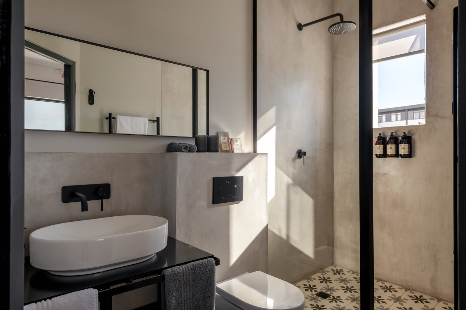 Snugly room at iGadi House — view 2
