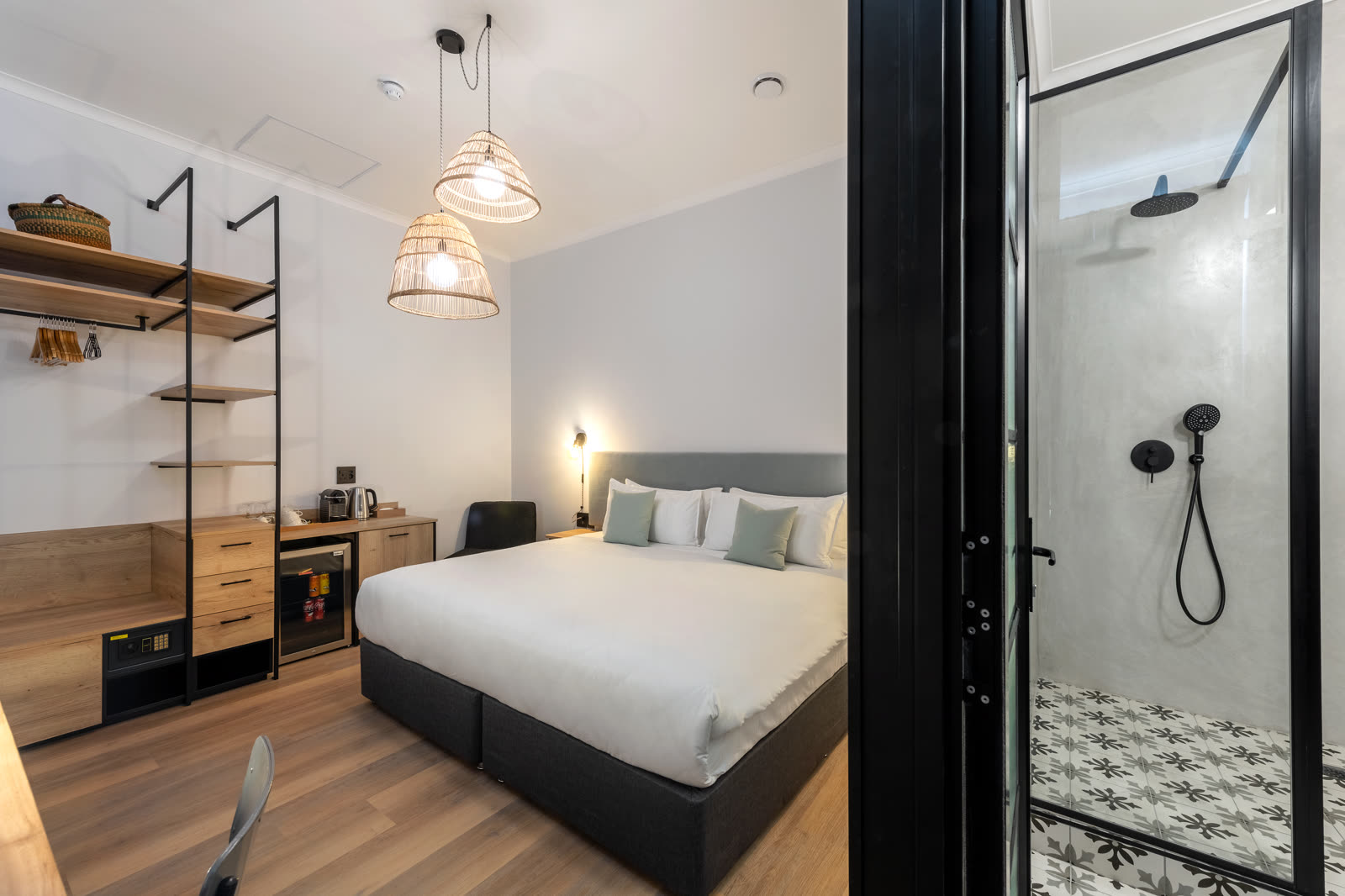 Cosy + room at iGadi House — view 6